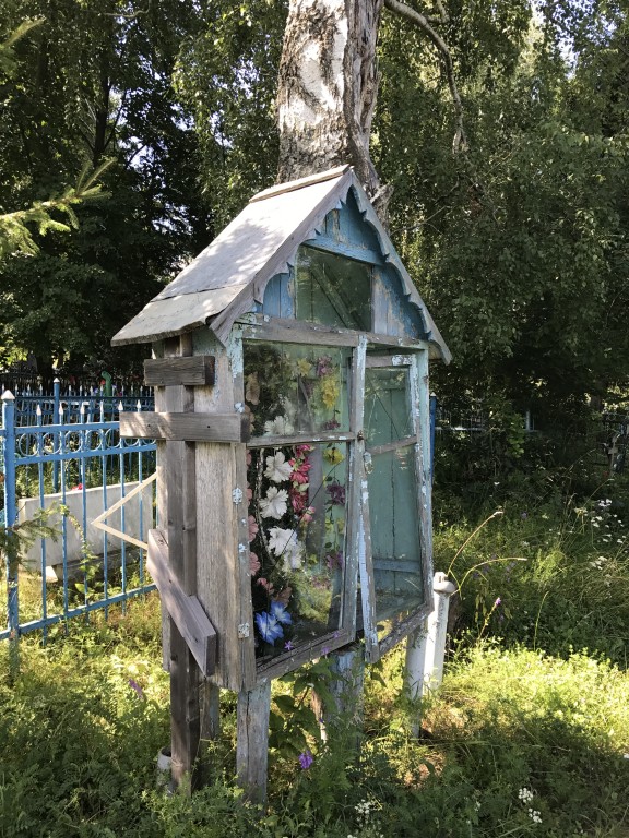 Неизвестная часовня, Шапши (Высокогорский район, Республика Татарстан). дополнительная информация, На кладбище, недалеко от часовни