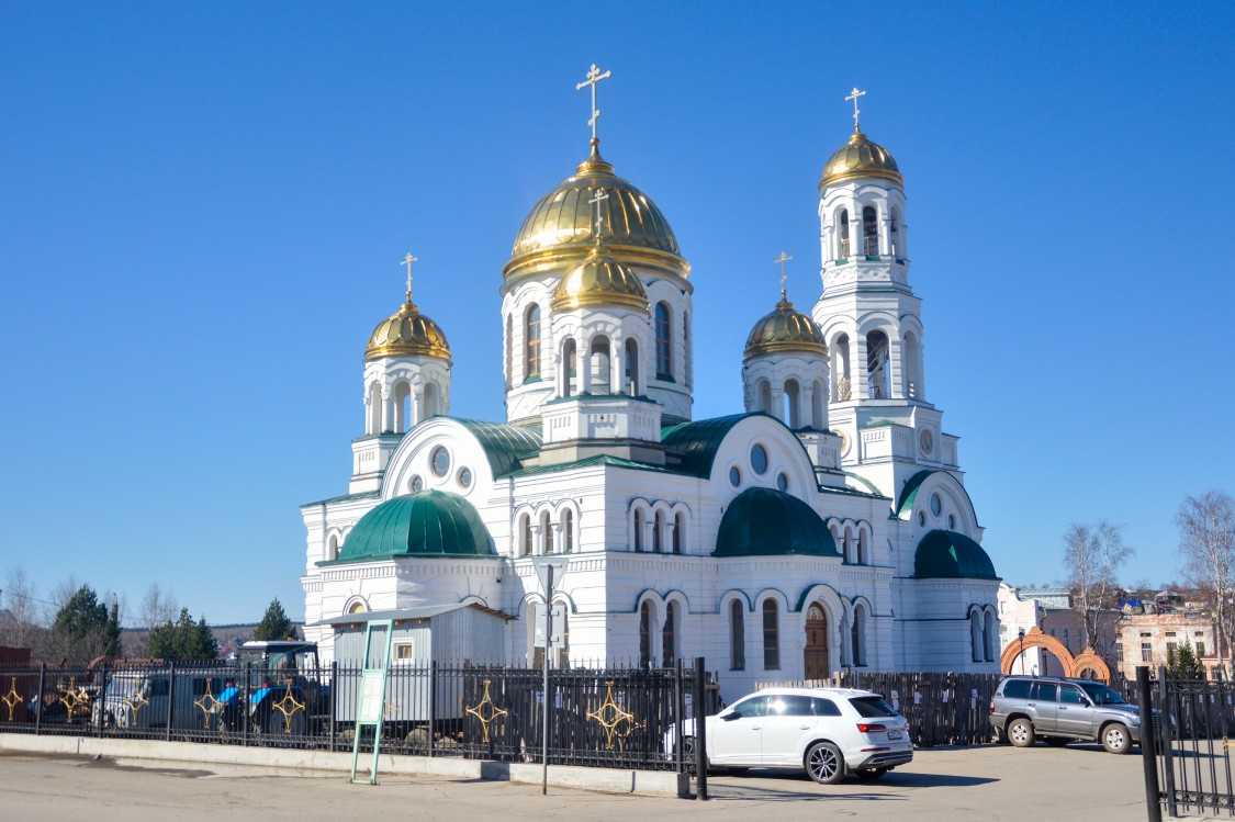 Церковь Троицы Живоначальной (новая), Лысьва (Лысьва, город, Пермский край). фасады