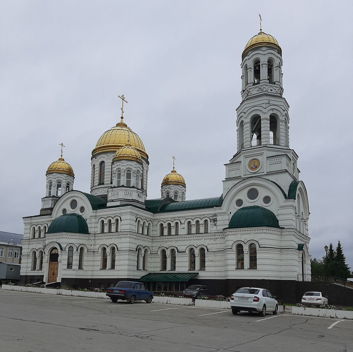 Церковь Троицы Живоначальной (новая), Лысьва (Лысьва, город, Пермский край). фасады