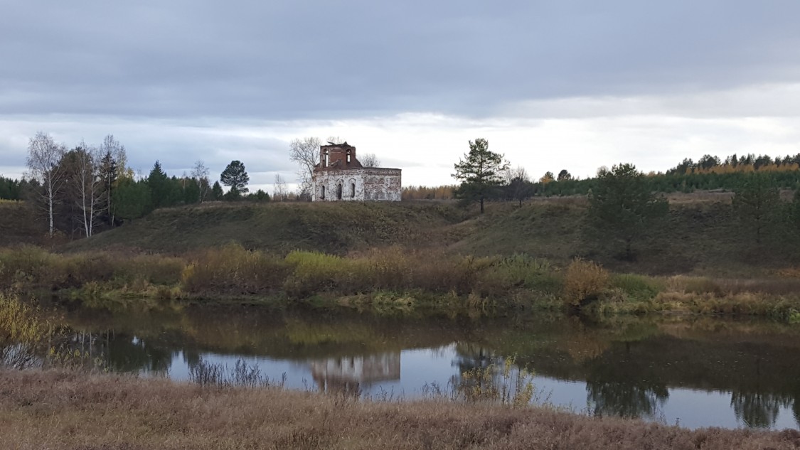 Часовня Флора и Лавра, Гигина, урочище (Алапаевский район (Алапаевское МО и Махнёвское МО), Свердловская область). общий вид в ландшафте