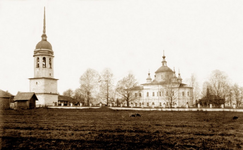Церковь Георгия Победоносца, Георгиевское (Сокольский район, Вологодская область). документальные фотографии, Фотография из семейного архива семьи Сибирцевых. Отец Владимир (Сибирцев) - последний настоятель храма.