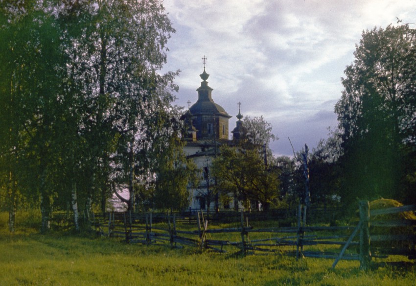 Церковь Георгия Победоносца, Георгиевское (Сокольский район, Вологодская область). общий вид в ландшафте, фотография второй половины 70-х годов XX века
