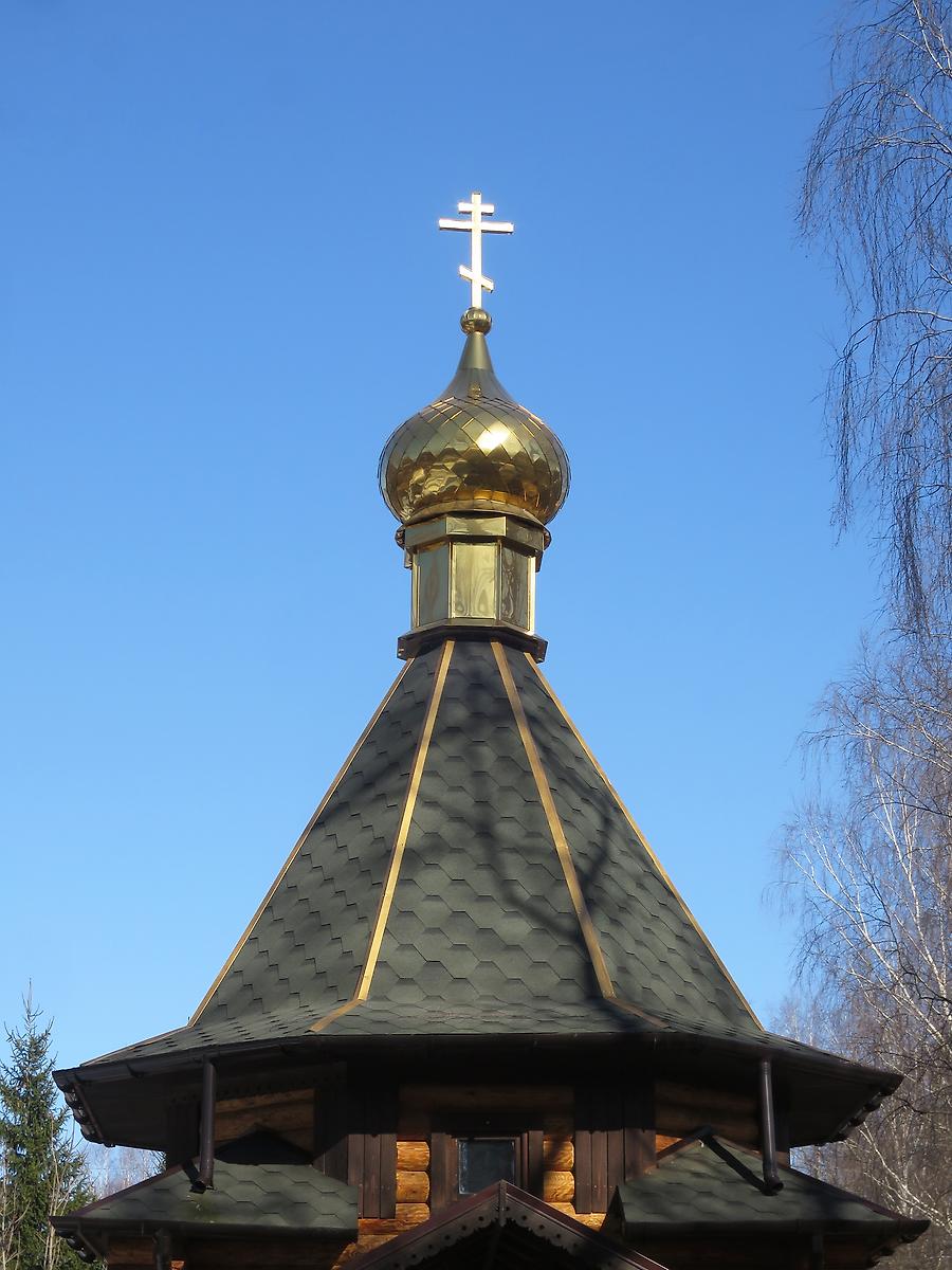 Новое завершение храма, архитектурные детали. Церковь Александра Невского при Университете туризма и сервиса, Черкизово (Пушкинский район и гг. Ивантеевка, Королёв, Московская область)