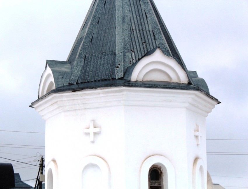 Часовня Николая, царя-мученика, в Мамонтовке, Пушкино (Пушкинский район и гг. Ивантеевка, Королёв, Московская область). архитектурные детали, Фрагмент северного фасада
