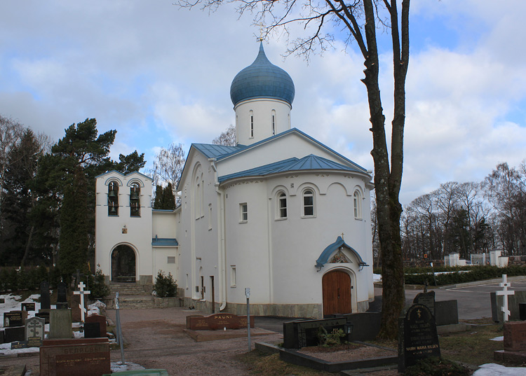 Хельсинки. Церковь Илии Пророка на православном кладбище. общий вид в ландшафте