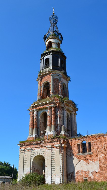 Кой. Церковь Троицы Живоначальной. фасады, Вид на колокольню с юго-востока