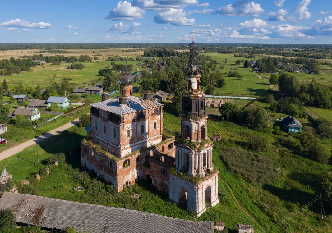 Кой. Церковь Троицы Живоначальной. фасады