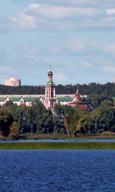 Кировский район. Церковь Николая Чудотворца в Красной Горке. художественные фотографии, Вид с Волги