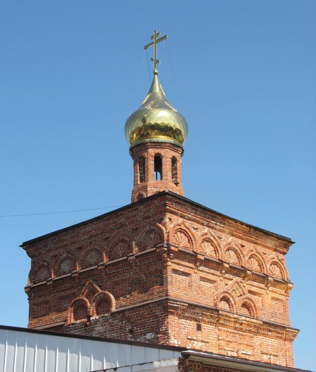Церковь Николая Чудотворца в Красной Горке, Кировский район (Казань, город, Республика Татарстан). архитектурные детали, Четверик основного объема храма с завершением
