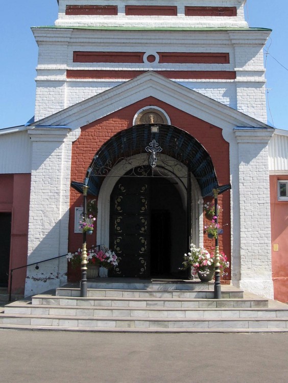 Церковь Николая Чудотворца в Красной Горке, Кировский район (Казань, город, Республика Татарстан). архитектурные детали, Фрагмент западного фасада храма с главными вратами