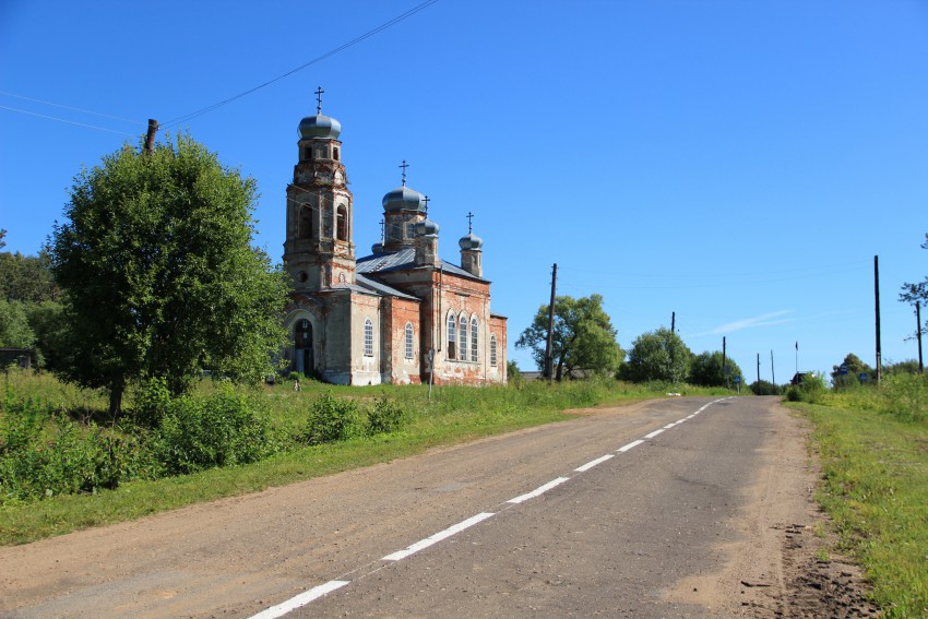 Горки. Церковь Казанской Божией Матери. общий вид в ландшафте
