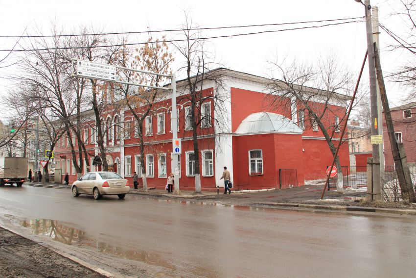 Домовая церковь Троицы Живоначальной при бывшем Николаевском приюте, Ярославль (Ярославль, город, Ярославская область). общий вид в ландшафте