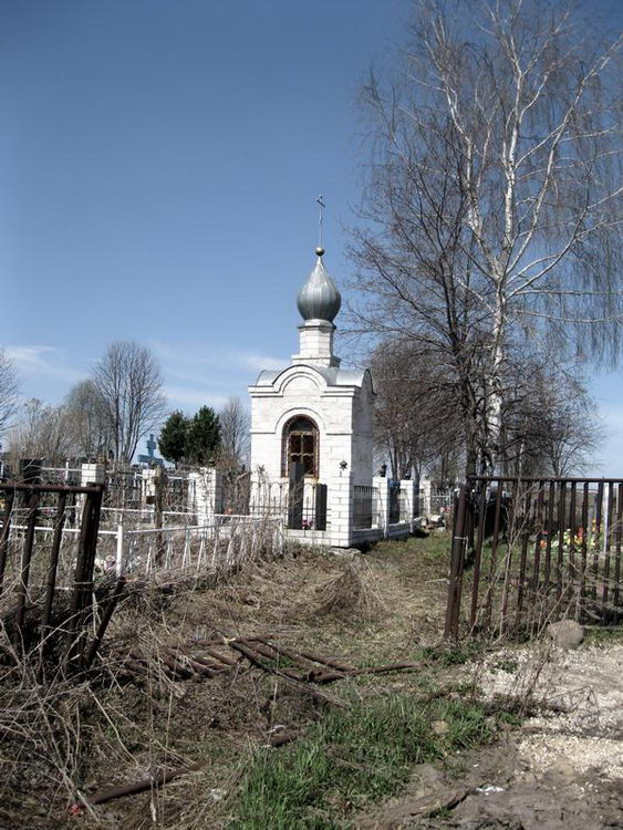 Ославское. Неизвестная часовня. дополнительная информация, часовня на кладбище.построена в нач. 2000г.восточно-южный фасад