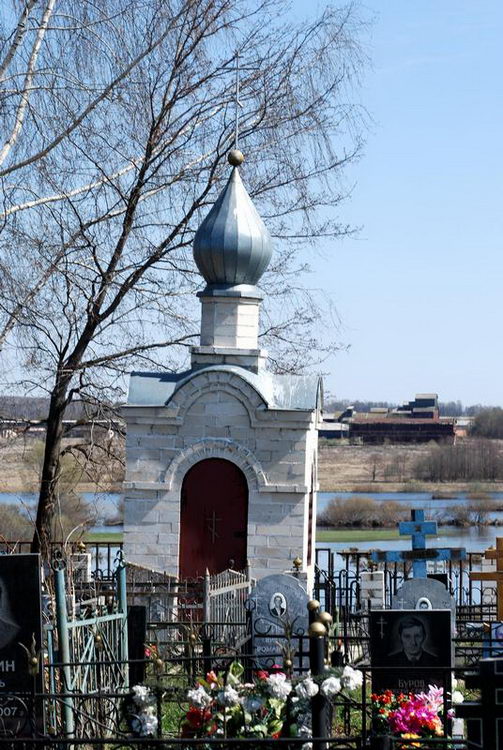 Неизвестная часовня, Ославское (Суздальский район, Владимирская область). дополнительная информация, часовня на кладбище.построена в нач. 2000г.западный фасад
