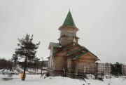 Церковь Троицы Живоначальной, Общий вид с северо-запада. Вниз, к автомобильному мосту, уходит бульвар Советов.<br>, Сегежа, Сегежский район, Республика Карелия