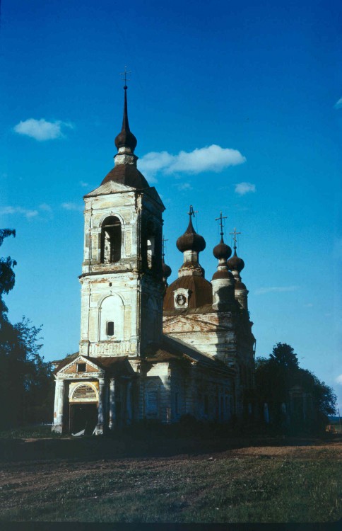 Синёво-Дуброво. Церковь Тихвинской иконы Божией Матери. фасады, 1991