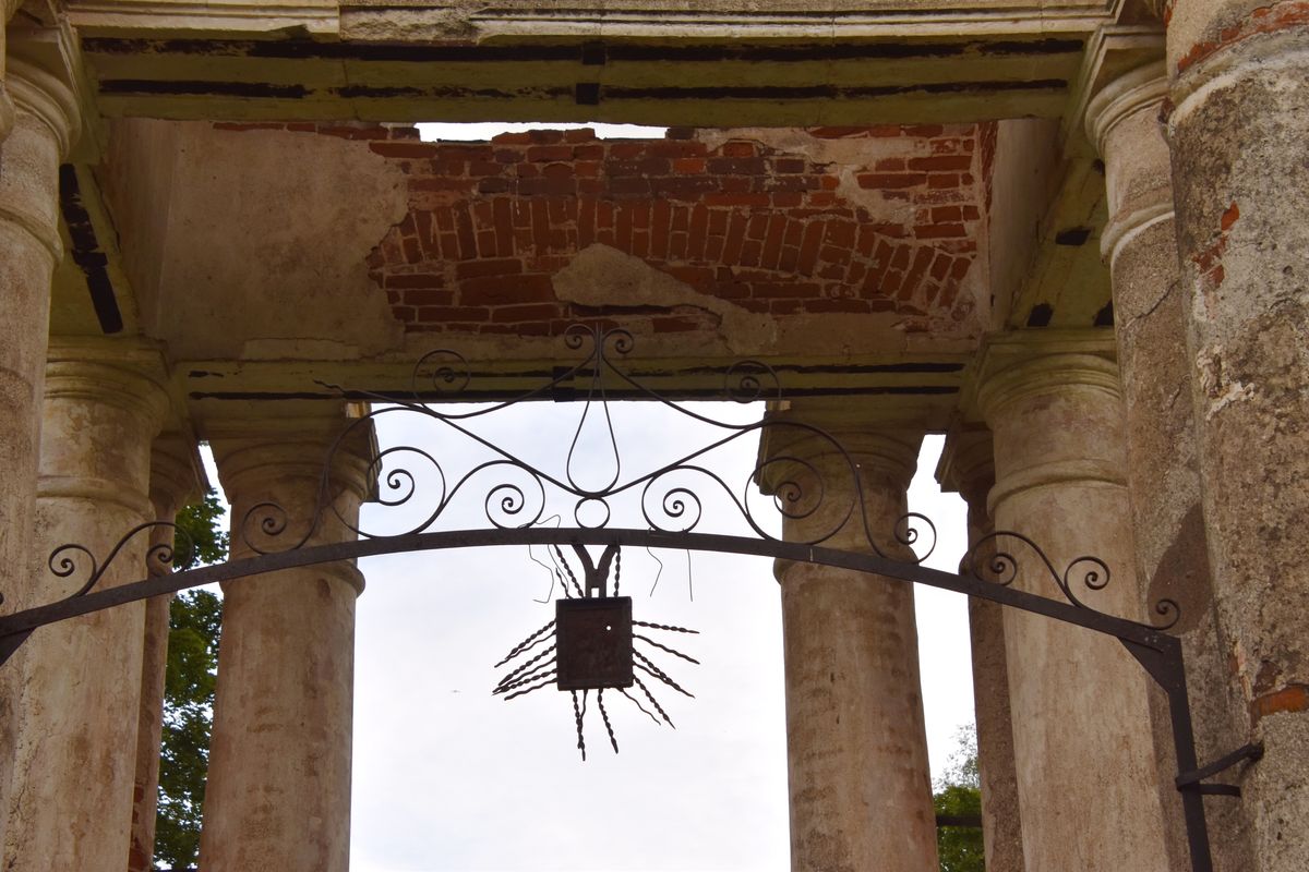 архитектурные детали. Церковь Тихвинской иконы Божией Матери, Синёво-Дуброво (Сонковский район, Тверская область)