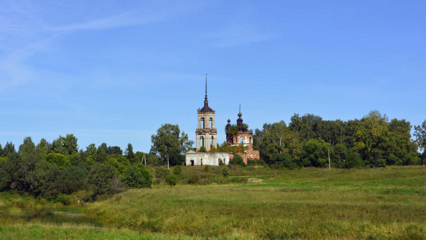 Церковь Покрова Пресвятой Богородицы, Перетерье (Сонковский район, Тверская область). общий вид в ландшафте, Вид с шоссе Сонковой - Кой