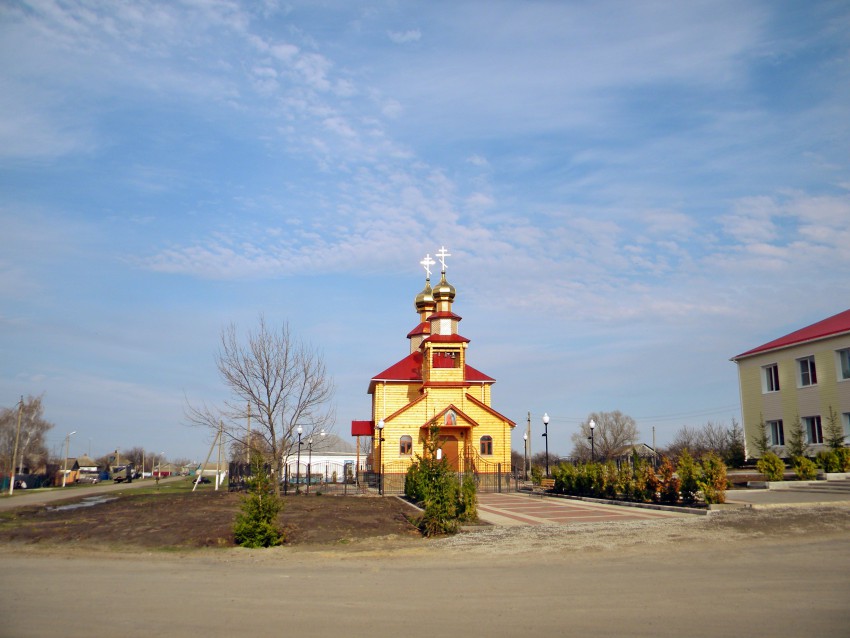Глуховка. Церковь Михаила Архангела. общий вид в ландшафте