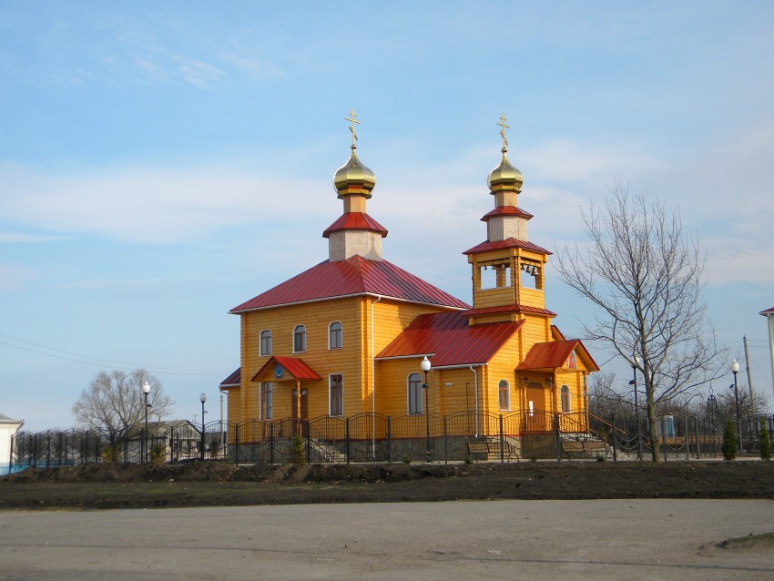 Глуховка. Церковь Михаила Архангела. общий вид в ландшафте