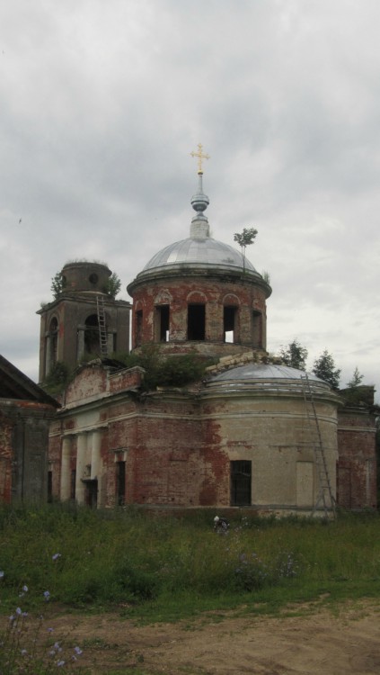 Церковь Воскресения Словущего, Благодатное (Калининский район, Тверская область). общий вид в ландшафте