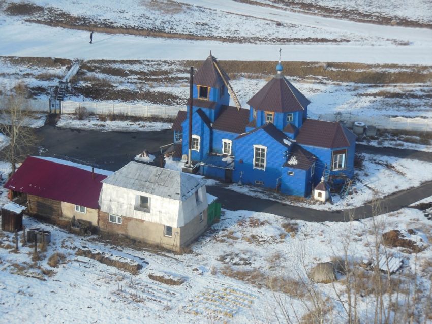 Епископа Иркутского (новая), церковь Иннокентия, Туран (Туран, город, Республика Тыва). общий вид в ландшафте, Фото сделано мною с мотопараплана 18 ноября 2013г.