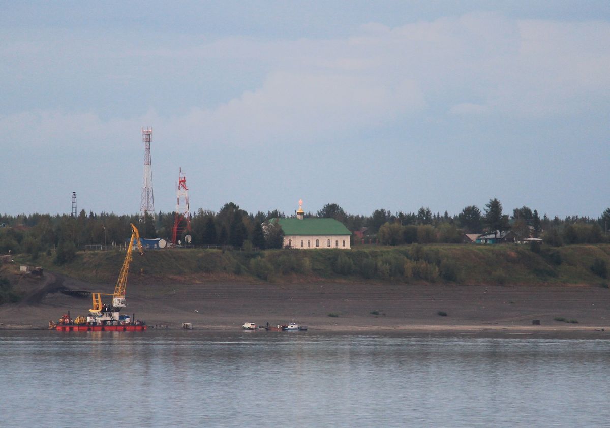 Троицкий мужской монастырь. Церковь Троицы Живоначальной, Туруханск (Туруханский район, Красноярский край). общий вид в ландшафте, Вид с Енисея