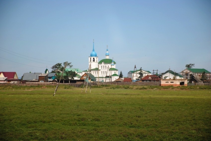 Посольский Спасо-Преображенский монастырь, Посольское (Кабанский район, Республика Бурятия). общий вид в ландшафте, Вид при въезде в Посольское.