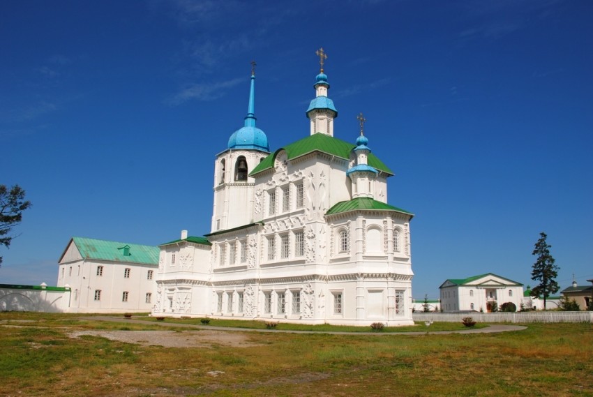 Посольский Спасо-Преображенский монастырь, Посольское (Кабанский район, Республика Бурятия). интерьер и убранство, В монастыре.