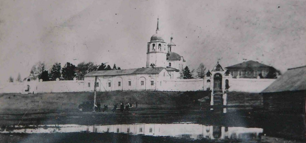 Посольский Спасо-Преображенский монастырь, Посольское (Кабанский район, Республика Бурятия). архивная фотография, Вид с озера, архивное фото. Источник: сайт монастыря, http://posolsk-monastery.prihod.ru/istorija_obiteli