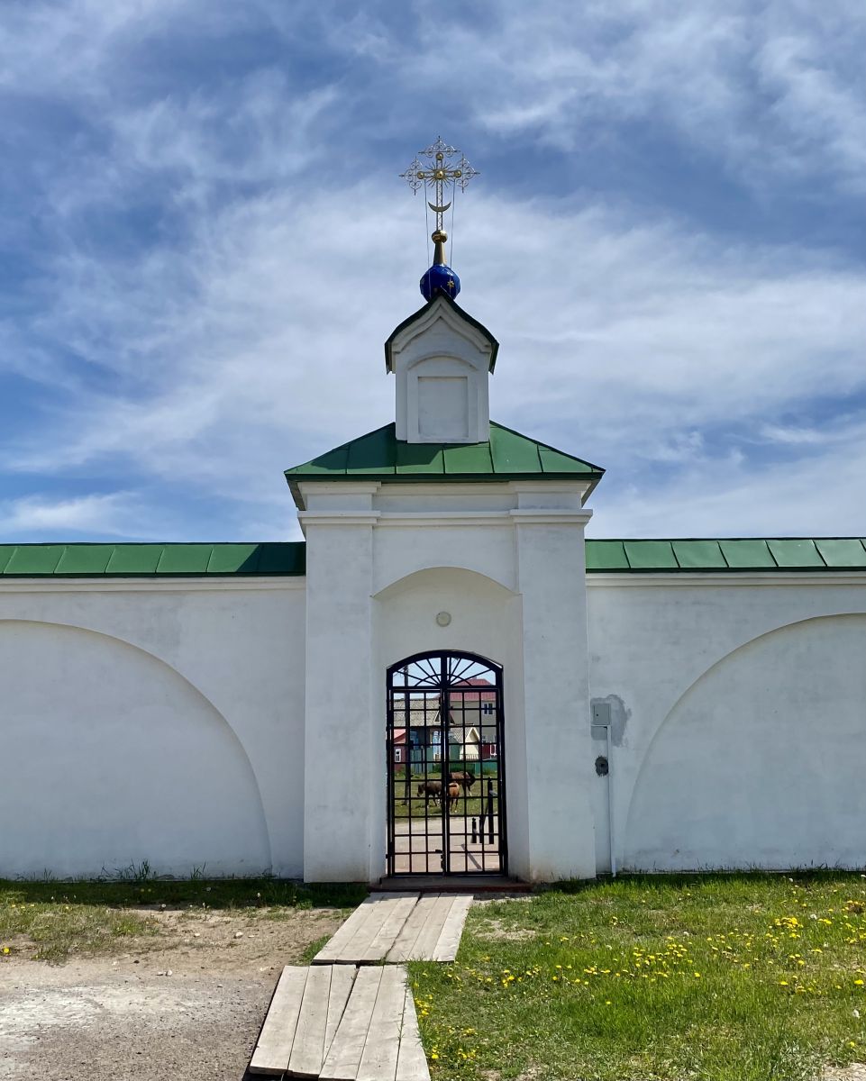 Посольский Спасо-Преображенский монастырь, Посольское (Кабанский район, Республика Бурятия). дополнительная информация, Восточные врата (вид изнутри)