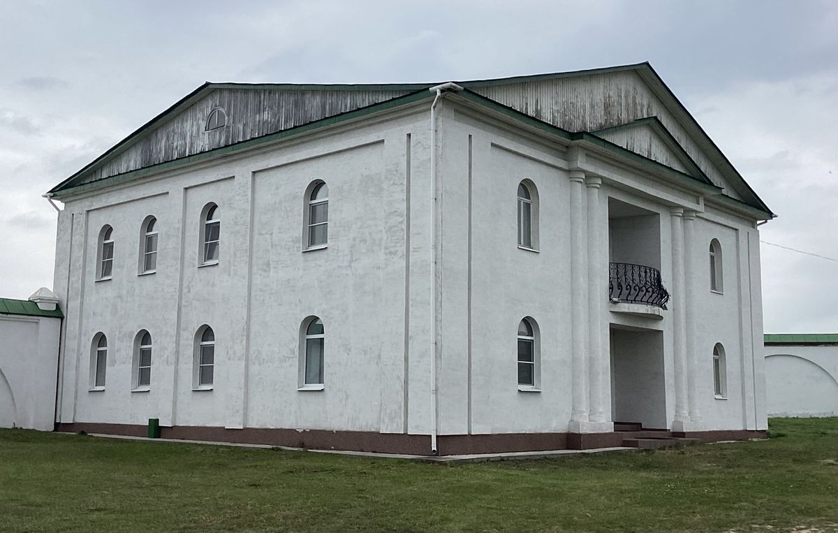 Настоятельский корпус, вид с юга, дополнительная информация. Посольский Спасо-Преображенский монастырь, Посольское (Кабанский район, Республика Бурятия)