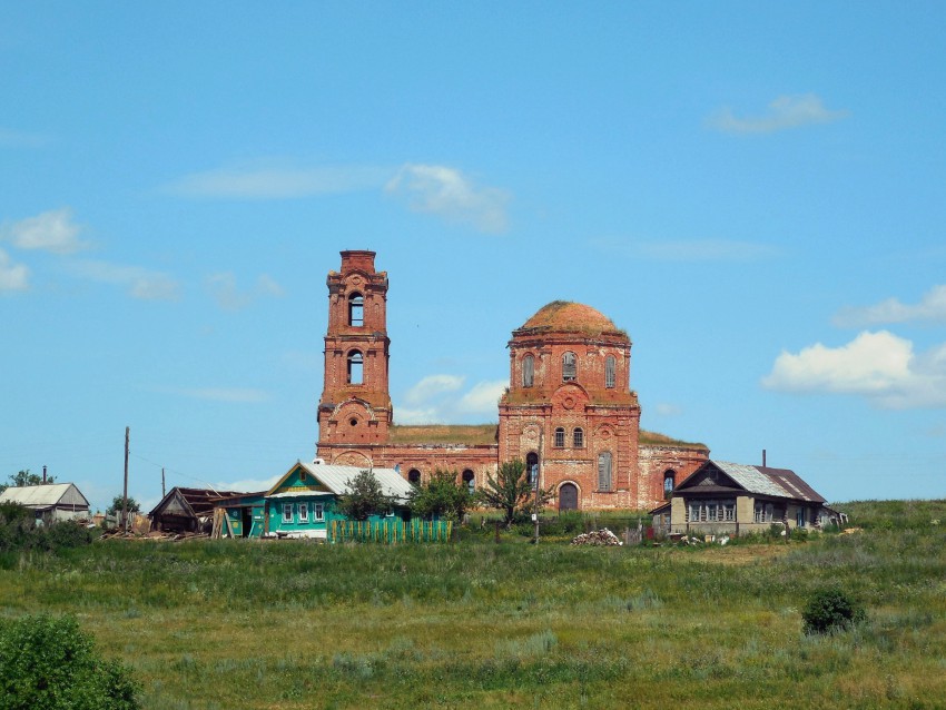 Церковь Троицы Живоначальной, Верхние Девлизери (Пестречинский район, Республика Татарстан). общий вид в ландшафте