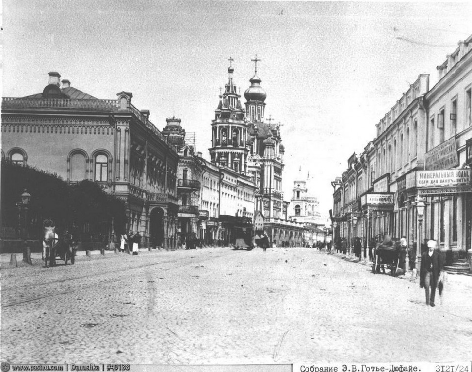 Церковь Успения Пресвятой Богородицы на Покровке, Басманный (Центральный административный округ (ЦАО), г. Москва). архивная фотография, фото Готье-Дюфайе. Источник: Архив ЦИГИ	1890-1900 год с сайта http://oldmos.ru/old/photo/view/49138
