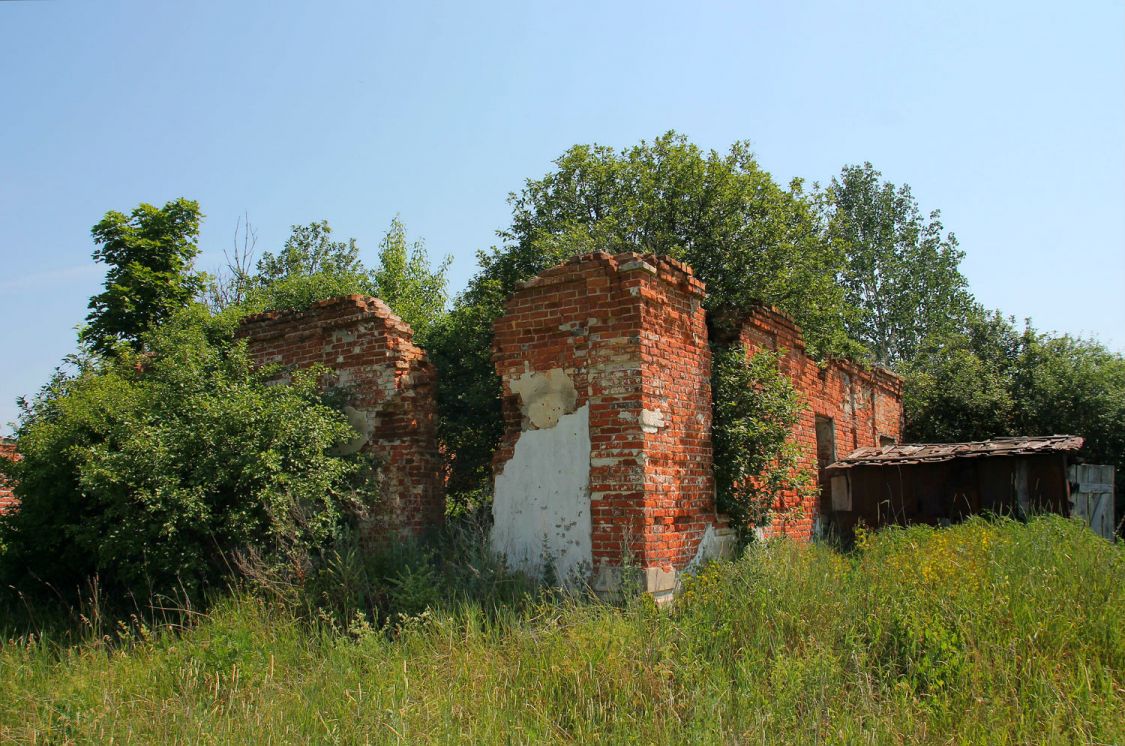 Крутое. Церковь Иакова Персянина. фасады, Здание храма заросло деревьями и мелким кустарником