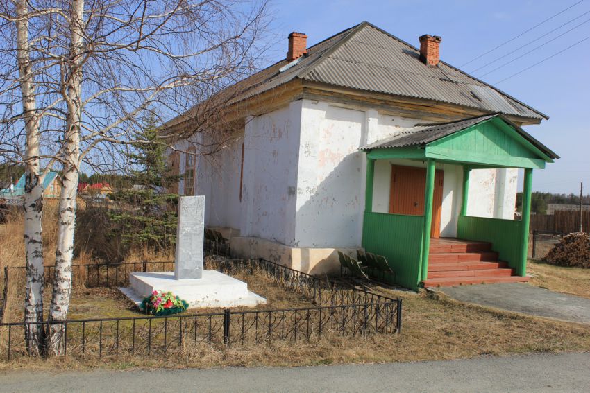 Церковь Николая Чудотворца, Первомайский (Верхняя Пышма (ГО Верхняя Пышма и ГО Среднеуральск), Свердловская область). общий вид в ландшафте