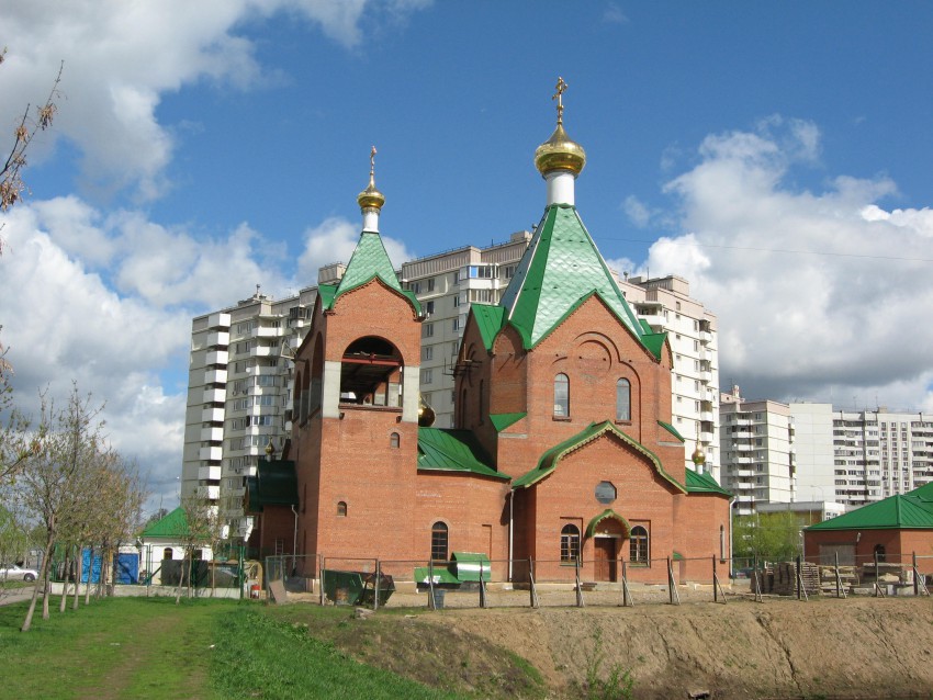 Новокосино. Церковь Всех Святых, в земле Российской просиявших в Новокосине. документальные фотографии