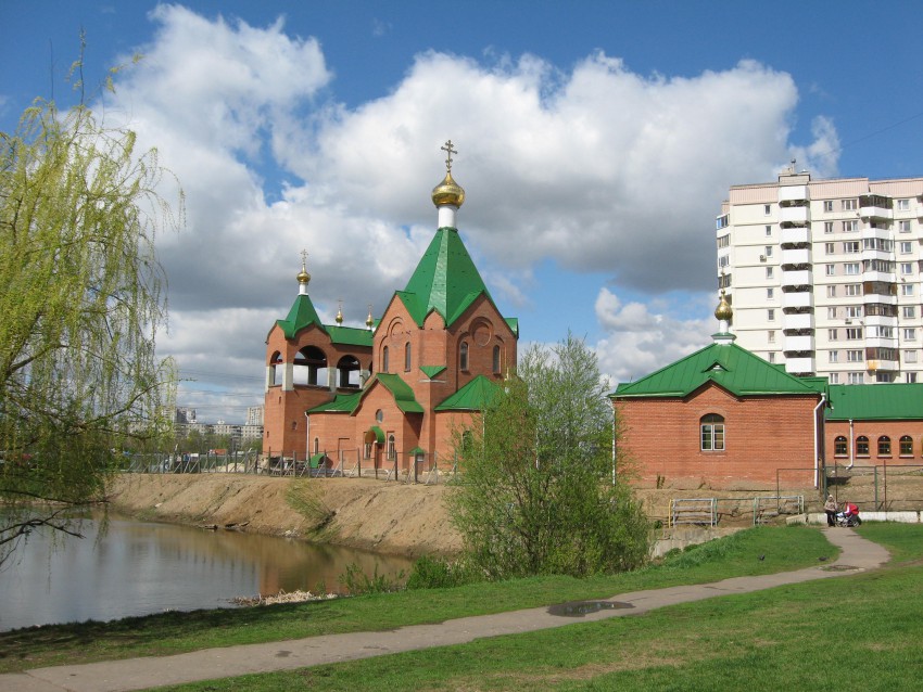 Новокосино. Церковь Всех Святых, в земле Российской просиявших в Новокосине. документальные фотографии