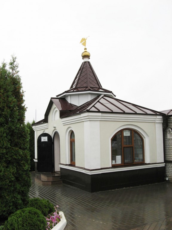 Иоанновский женский монастырь, Алексеевка (Хвалынский район, Саратовская область). дополнительная информация, Церковная лавка при входе на территорию подворья