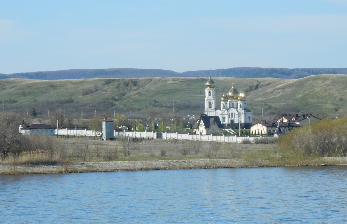 Алексеевка. Иоанновский женский монастырь. фасады, Вид с реки Волги