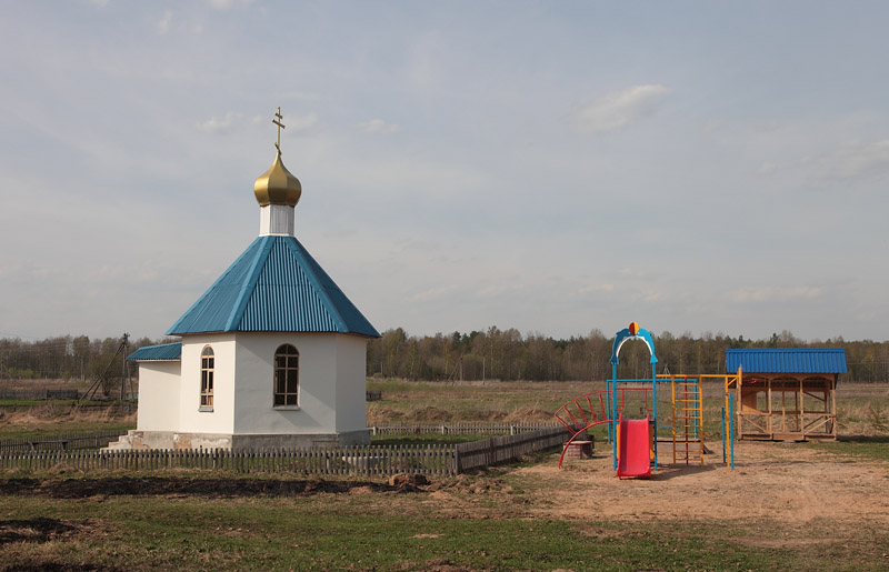 Часовня Николая Чудотворца, Беляево (Юхновский район, Калужская область). общий вид в ландшафте