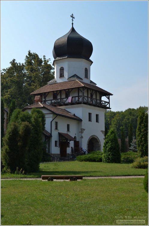 Креховский монастырь, Крехов (Жолковский район, Украина, Львовская область). фасады, Крехівський монастир ЧСВВ. Надбрамна вежа