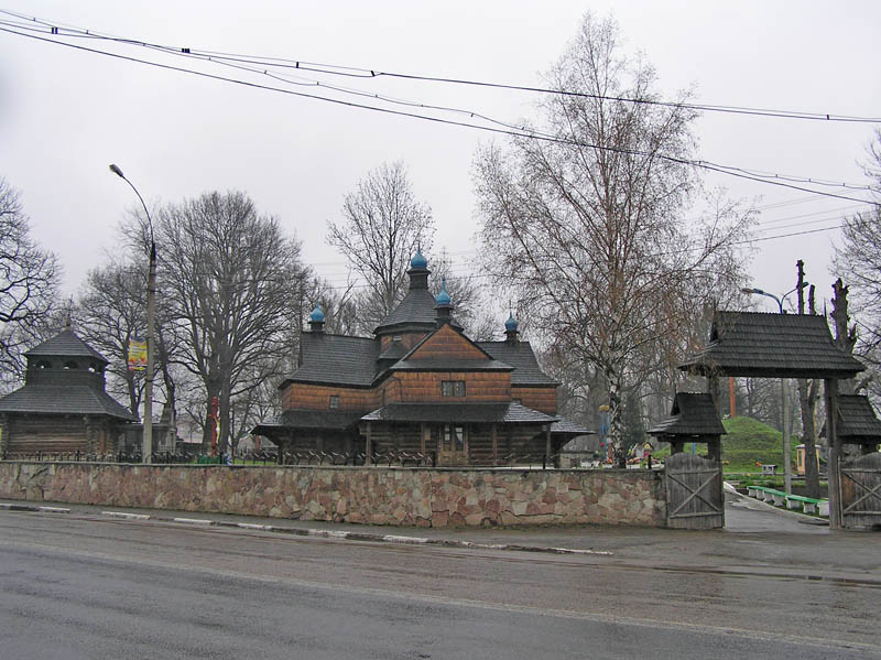 Церковь Благовещения Пресвятой Богородицы, Коломыя (Коломыйский район, Украина, Ивано-Франковская область). общий вид в ландшафте
