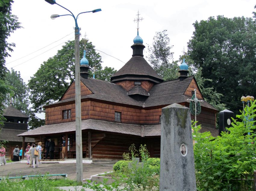 Церковь Благовещения Пресвятой Богородицы, Коломыя (Коломыйский район, Украина, Ивано-Франковская область). фасады, вид с юго-востока