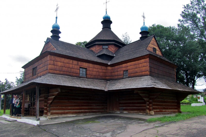 Церковь Благовещения Пресвятой Богородицы, Коломыя (Коломыйский район, Украина, Ивано-Франковская область). фасады, вид с юго-востока