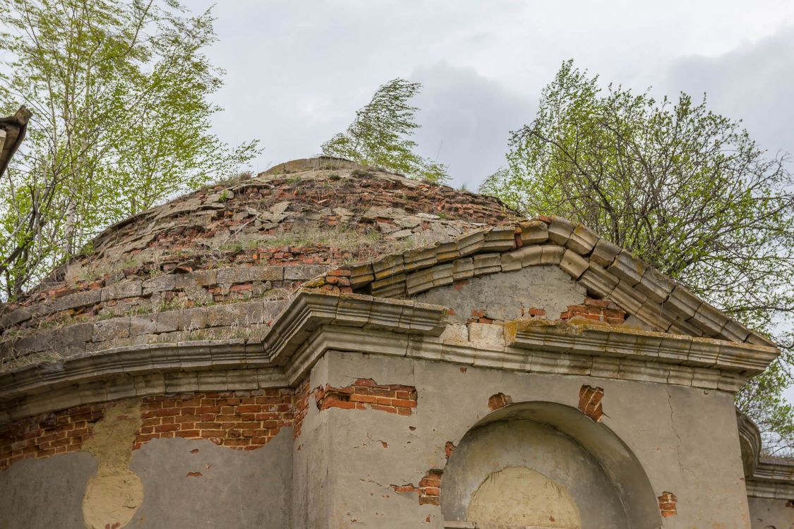 Церковь Введения Пресвятой Богородицы во Храм, Кресты (Куркинский район, Тульская область). фасады, Портик южного фасада