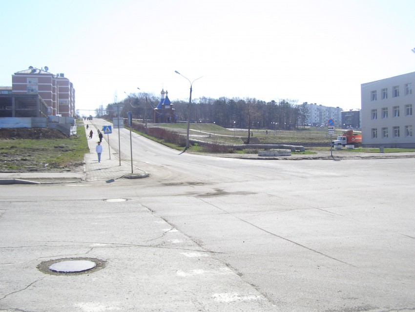 Долинск. Церковь Успения Пресвятой Богородицы. общий вид в ландшафте, Церковь Успения Пресвятой Богородицы 2010г постройки.