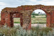 Церковь Германа Казанского, Остатки часовни (склепа) в правой части ворот?<br>, Тюбяк-Чекурча, Арский район, Республика Татарстан