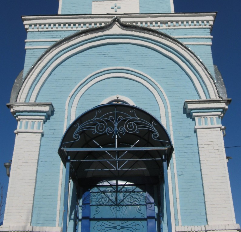 Церковь Покрова Пресвятой Богородицы, Арск (Арский район, Республика Татарстан). архитектурные детали, Архитектурное оформление главных врат храма