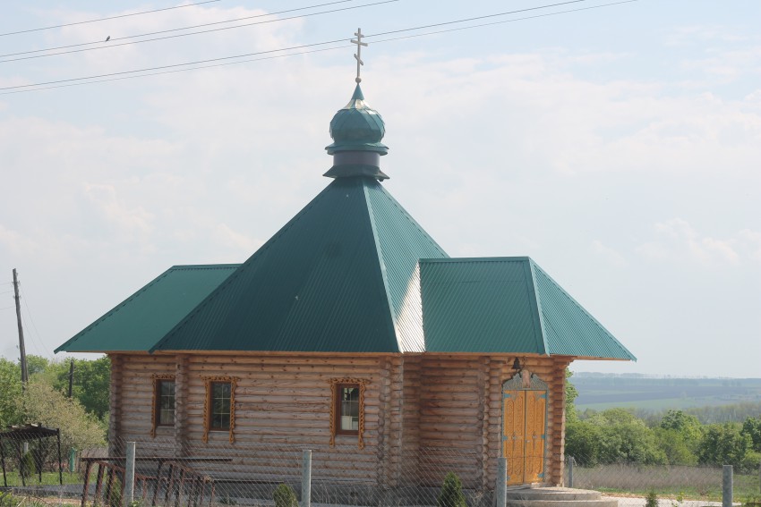 Кличено. Церковь Введения во храм Пресвятой Богородицы. общий вид в ландшафте